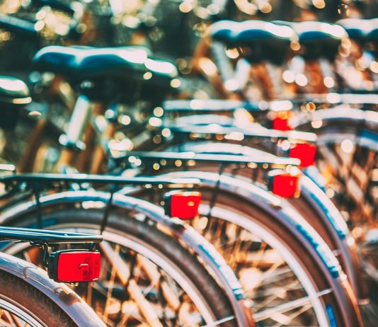 Jön a pénz a biciklikre – akinek van munkája, pályázhat