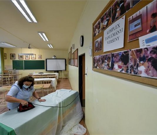 Félnek a pedagógusok – kérik, hogy zárják be az iskolákat