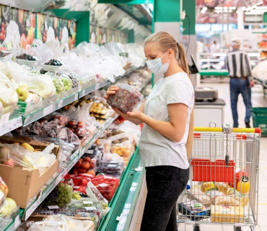 A járvány miatt szigorítást kérnek a boltosok