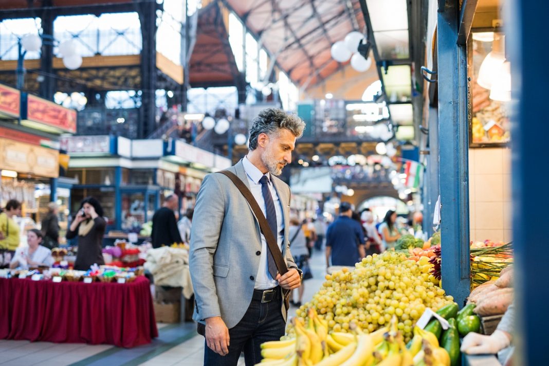 A külföldi turisták hiánya is megmutatkozik kiskereskedelmi forgalom csökkenésében
