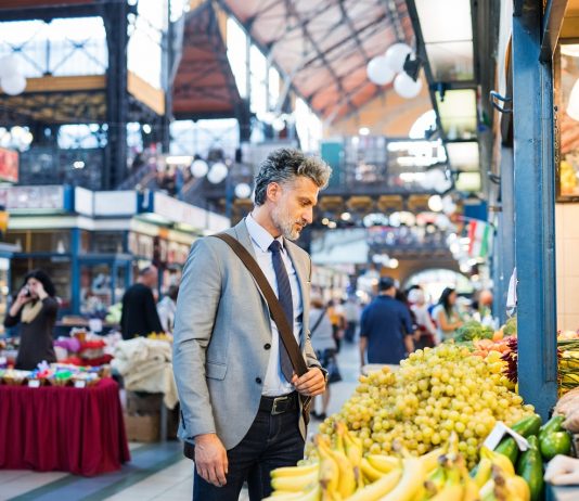 A külföldi turisták hiánya is megmutatkozik kiskereskedelmi forgalom csökkenésében