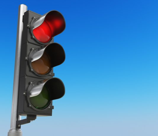 Itthon marad a határzár