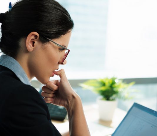 Vajon érdemes egy új állásajánlattal „ráijeszteni” jelenlegi munkáltatónkra?