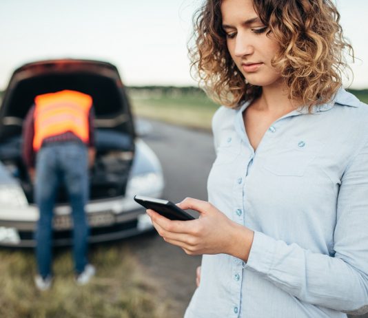 Már szerelőt is internetről keresünk