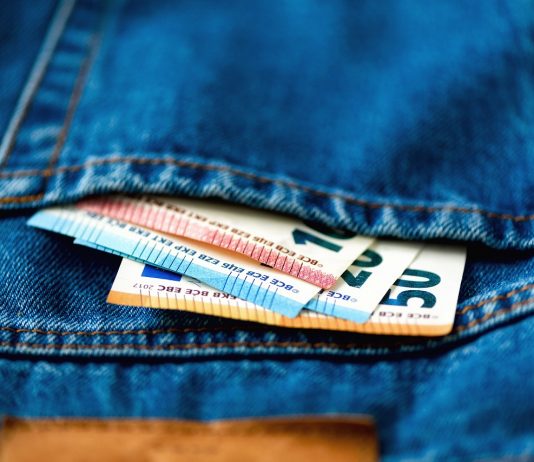 Uniós dilemmák a minimálbér körül – védeni akarják a megélhetési minimumot