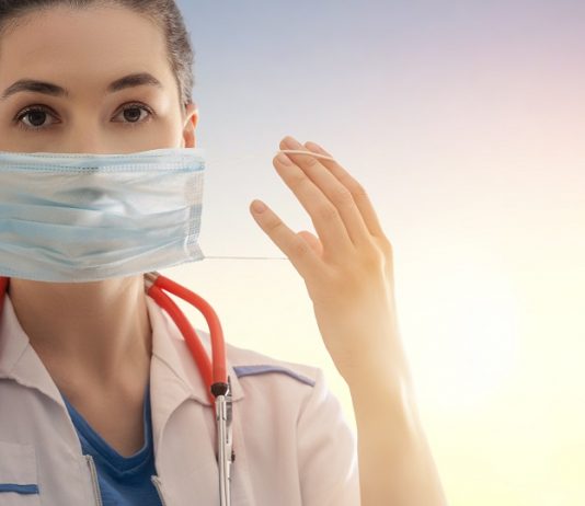 Védelmet az egészségügyi dolgozóknak! – Azonnali cselekvésre szólít fel a MOK