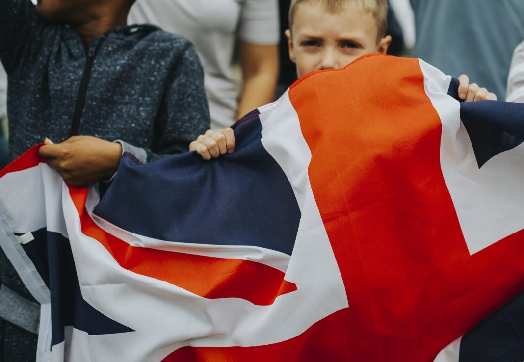 Negatív teszttel rövidíthető lesz az angliai karantén