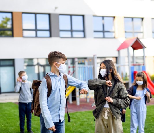 Ausztria: a szülők tartanak az iskolák teljes bezárásától