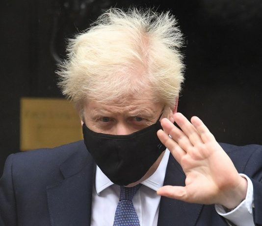 Fordulat a brit stratégiában – négyheti részleges zárlat Angliában