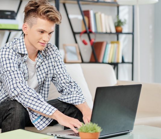 Szerdától digitális munkarend lesz a középfokú iskolákban