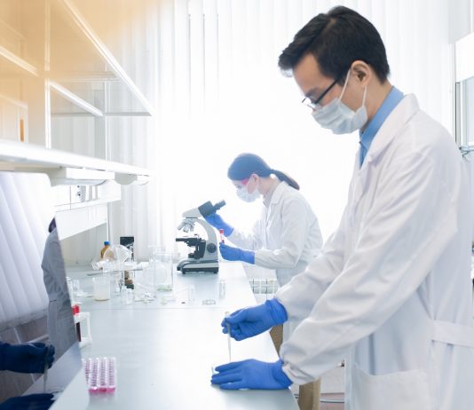 Az egészségügyi dolgozók terheit is csökkentenék az új intézkedésekkel