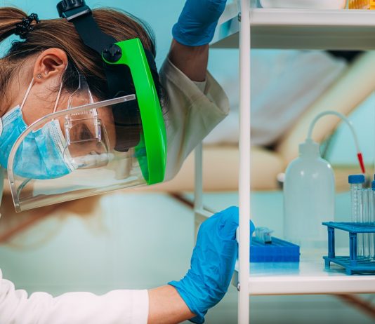 „Lassan a tünet sem lesz munkából kizáró ok az egészségügyben” – csökkennek az erőforrások