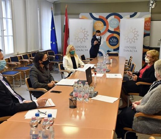 A vásárlási idősáv bevezetését javasolta az Idősek Tanácsa