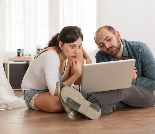 Legalább egy év folyamatos tb-jogviszony kell az otthonfelújítási támogatás igényléséhez