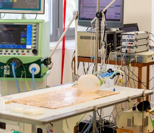 Lelki teher, kapacitáshiány, kezelhetetlen körülmények – orvosi helyzetjelentés az intenzívről