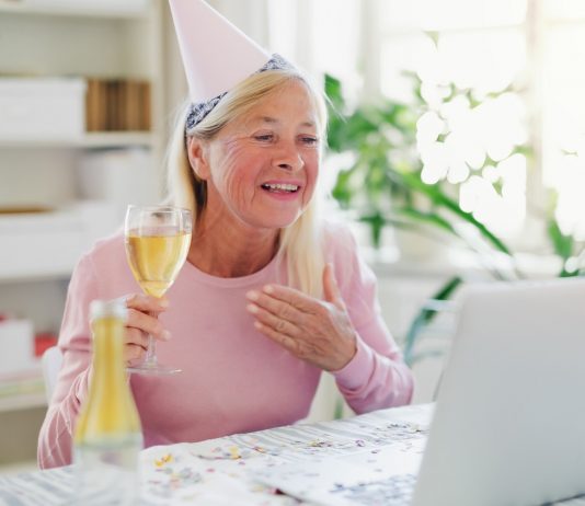 Új kínálat a piacon – minden, ami az online céges karácsonyhoz kellhet