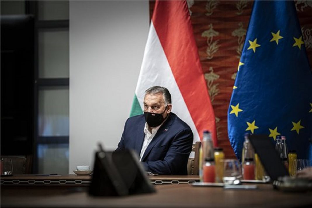 Szerdától kötelező a maszk a köztereken is – Meghosszabbította az Országgyűlés a veszélyhelyzetet