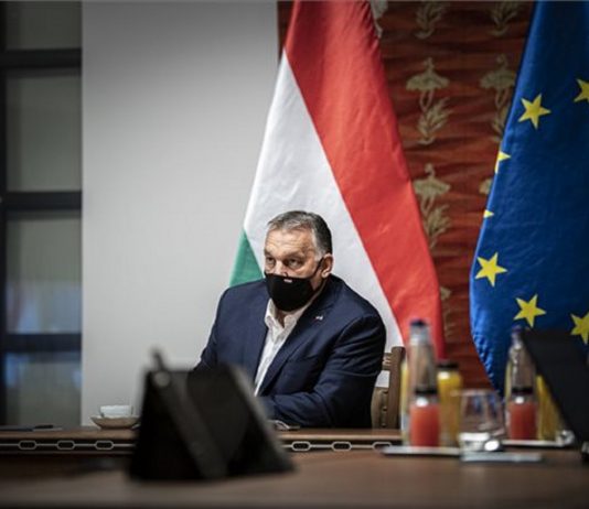 Szerdától kötelező a maszk a köztereken is – Meghosszabbította az Országgyűlés a veszélyhelyzetet