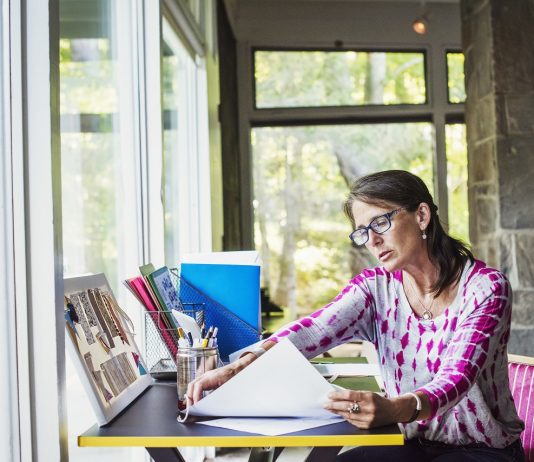 Szabályozni kell az otthoni munka feltételeit – törvényt sürgetnek