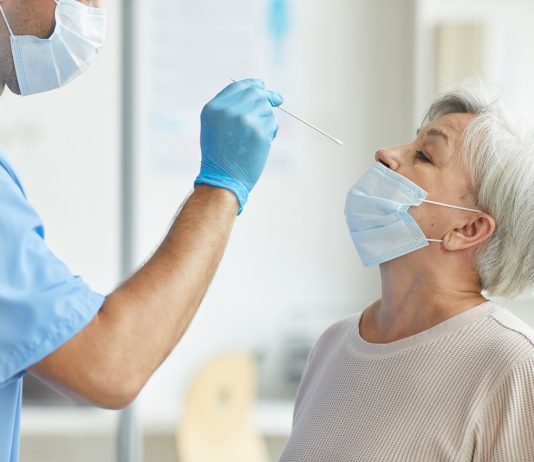 A távmunkában dolgozókat nem kell berendelni tesztelésre