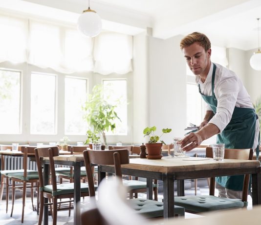 Harmadára csökkent a vendéglátásban dolgozók száma – 150 ezren elhagyták a szektort