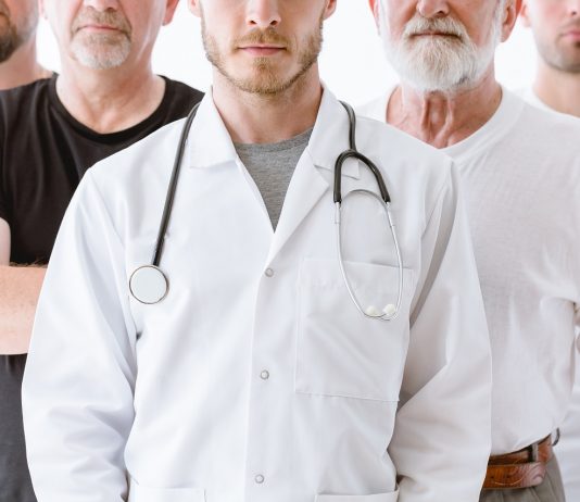 Publikálta a COVID egészségügyi áldozatainak nevét az orvosi kamara