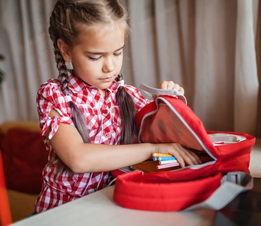 Közel egy hónapos zárlat után kinyitottak az üzletek Ausztriában