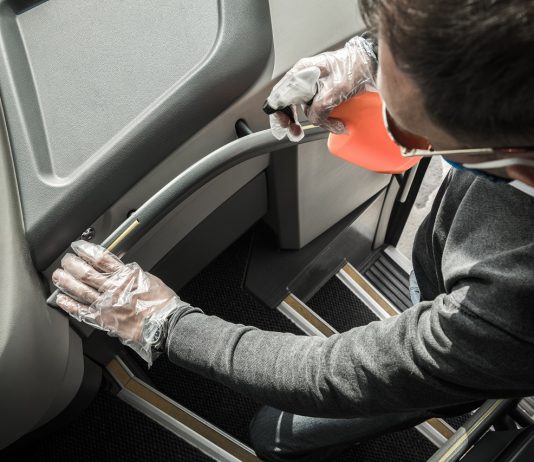 Zárják le az első ajtókat a közösségi járműveken!