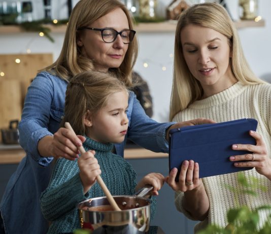 Digitális bennszülött kamaszok – digitális bevándorló szülők