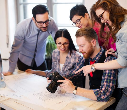 A fiatalok számára fontos a munkahelyi közösség