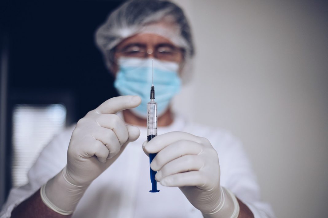 December 27-28-án kezdődhetnek az első oltások