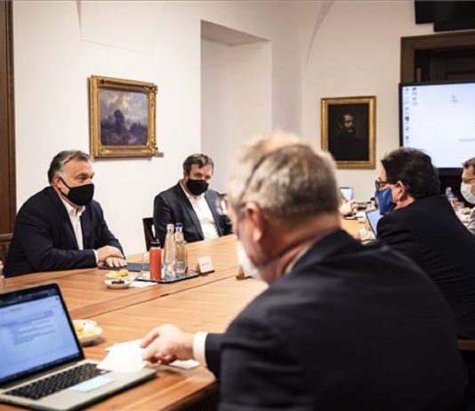 Hétfőn dönt a kormány a karácsonyi és újévi szabályokról