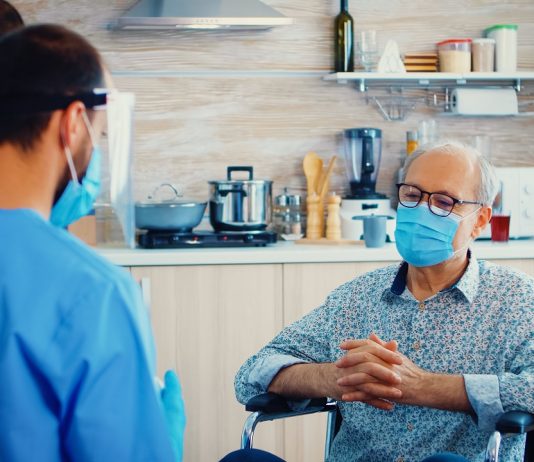 Huszonötezer forint jutalmat ad intézményi dolgozóknak a pécsi önkormányzat