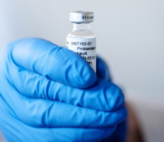 Már lehet koronavírus elleni oltásra regisztrálni az interneten