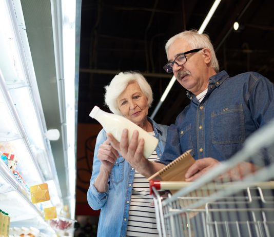 Az idősek vásárlási sávjának felfüggesztését kérik a kereskedelmi szervezetek