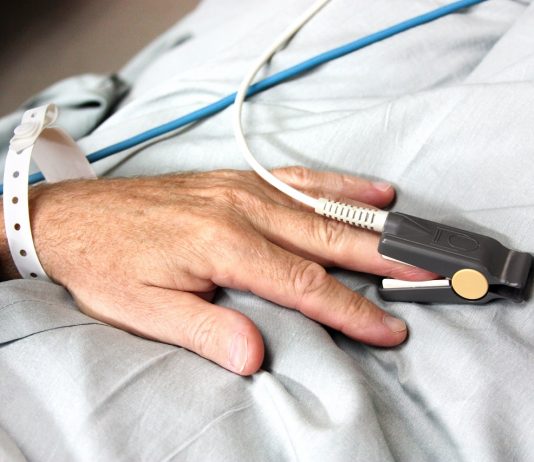 Vád egy ápoló ellen – foglalkozás körében elkövetett gondatlan veszélyeztetés