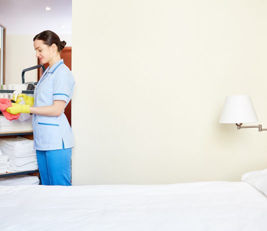 Már 100 ezer munkavállaló után igényeltek ágazati bértámogatást