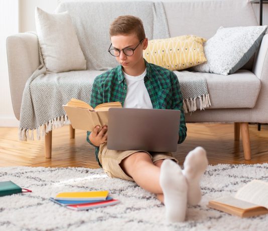 Várhatóan meghosszabbítják a digitális oktatást a középiskolákban