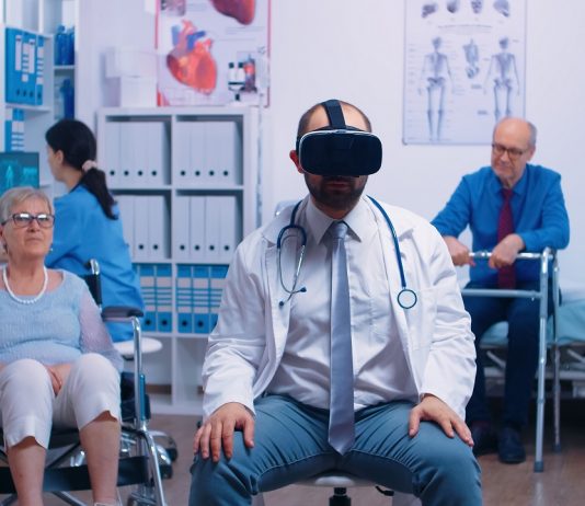 Új karrierpálya nyílik itthon is orvosoknak és mérnököknek – egészségügyi mérnökképzés indul Pécsett