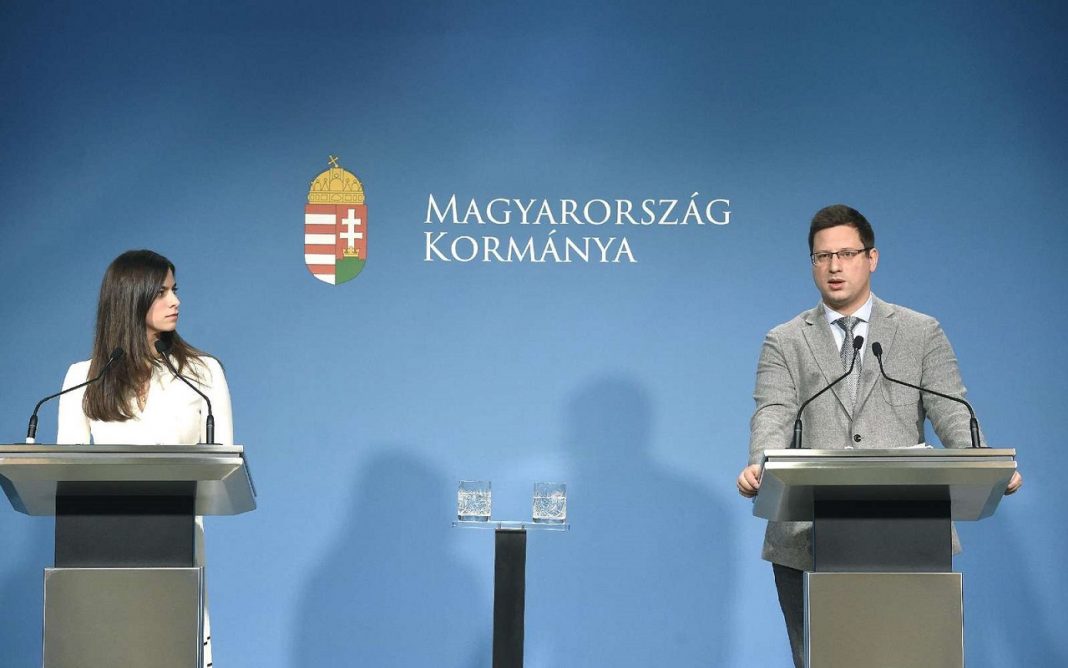 Plasztikkártyával lehet igazolni itthon a beoltottságot