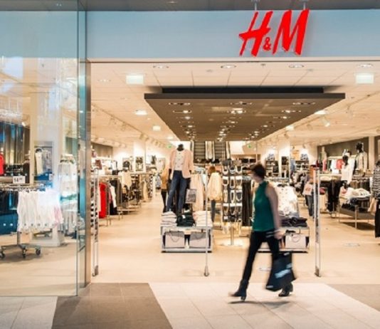 Szülési szabadságon lévő német nőket küldene el a H&M?