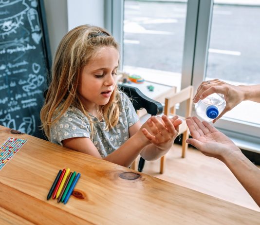 A PDSZ a tanárok beoltását és digitális munkarendet követel a kormánytól