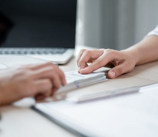 Okmányirodai ügyintéző is részt vett az embercsempészetben – akár 15 év börtönt is kaphat