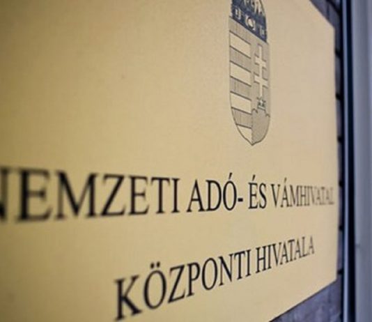 Korrupció miatt vádat emeltek a NAV egyik volt vezetője ellen