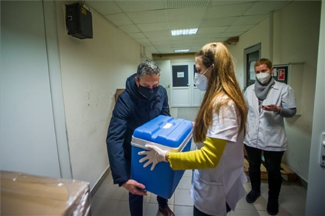 Mától a négy legnagyobb idősotthonban is megkezdődik az oltás