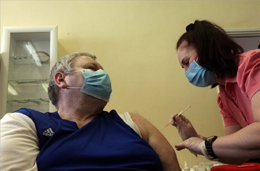 A hétvégén is folytatódik a nagyobb idősotthonok bentlakóinak és dolgozóinak oltása