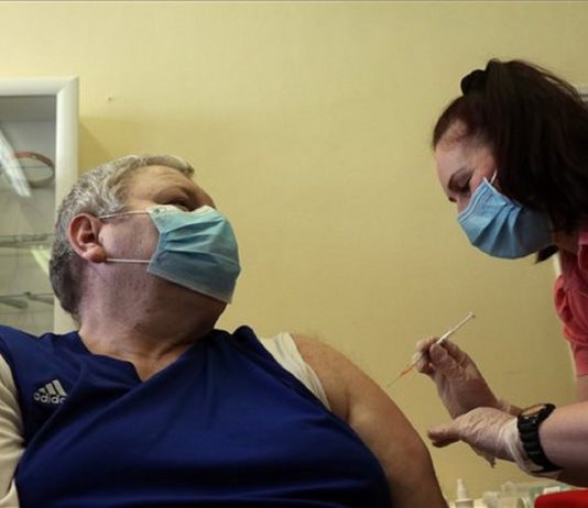 A hétvégén is folytatódik a nagyobb idősotthonok bentlakóinak és dolgozóinak oltása