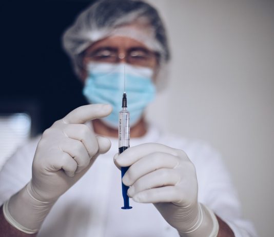 Országos tisztifőorvos: az oltásnál továbbra is előnyt élveznek az egészségügyi dolgozók