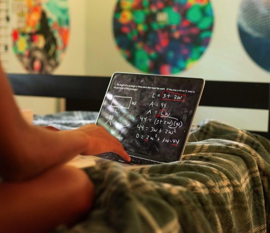 Nemzeti Ifjúsági Tanács: a végzős osztályokban a digitális oktatást váltsa fel a jelenléti oktatás!