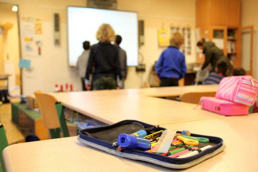 Vonzóbb a versenyszféra a tanároknak, mint a pedagógus karrier Pedagógushiány